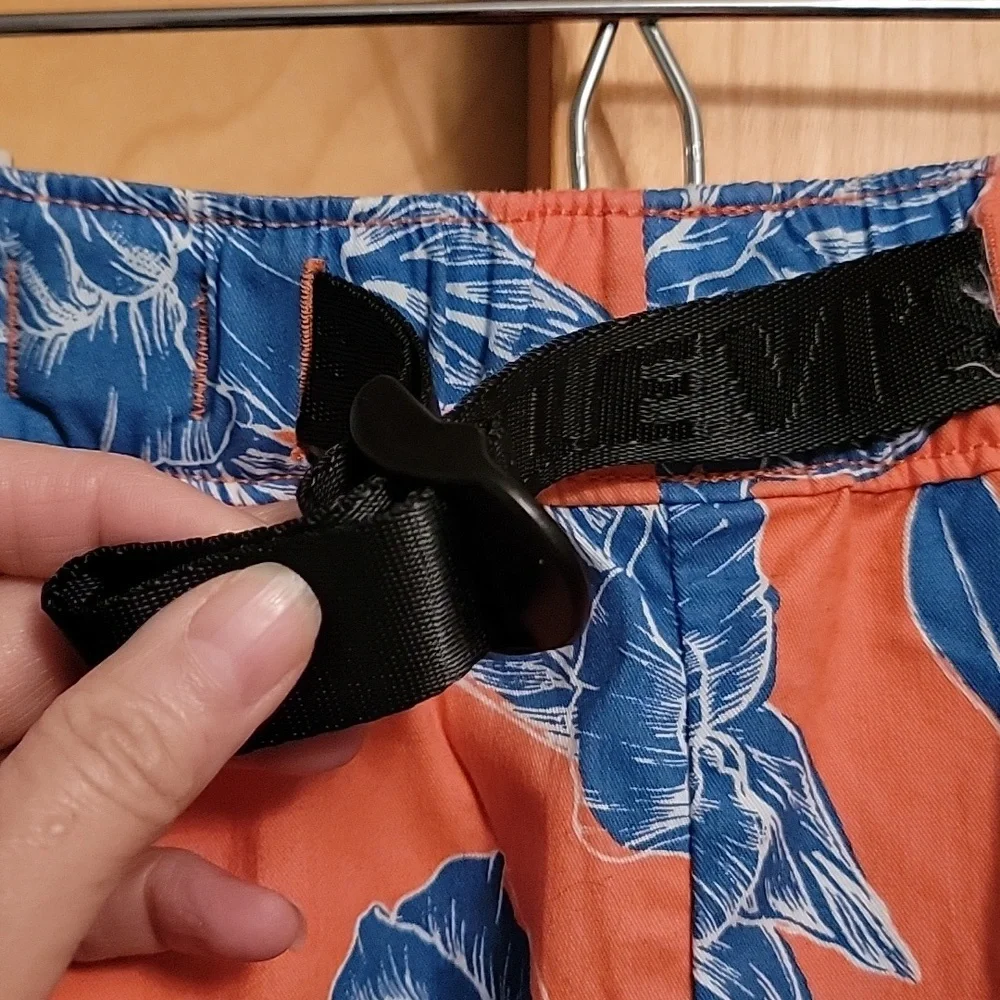 Levi's Men Utility Floral shorts NWT Medium